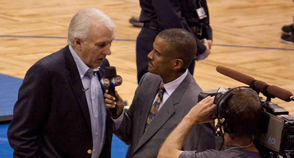 Gregg Popovich, Aron Baynes coach