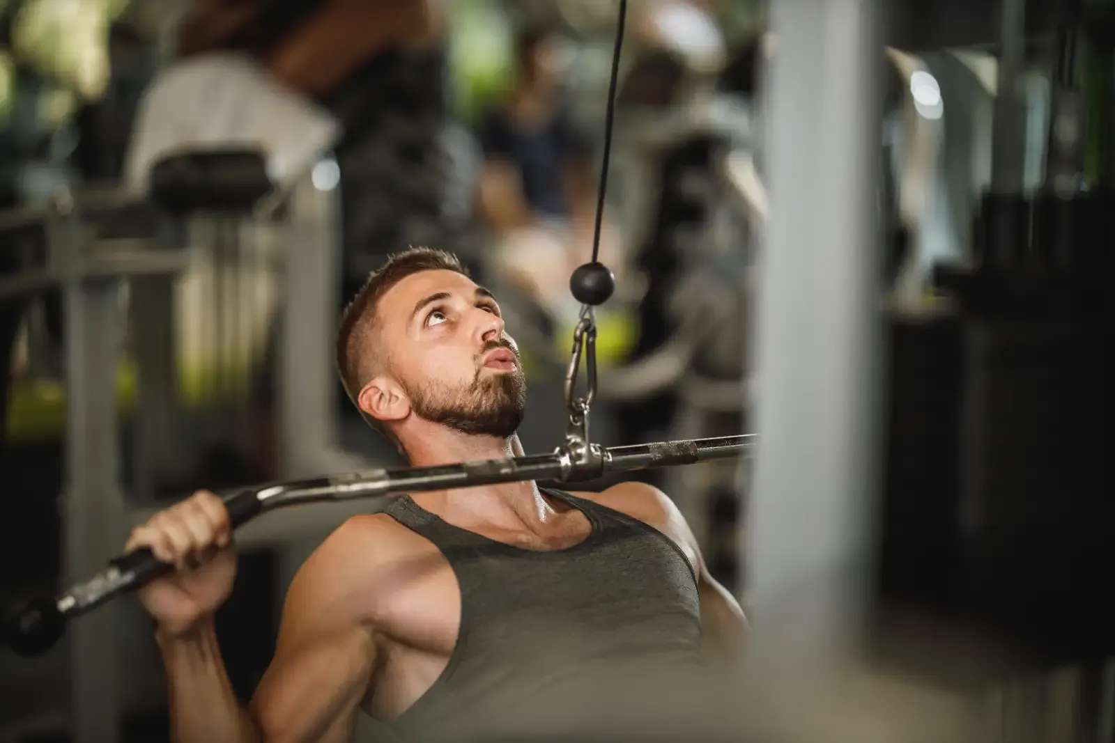 Lat pulldown: form, best grip and how much to lift